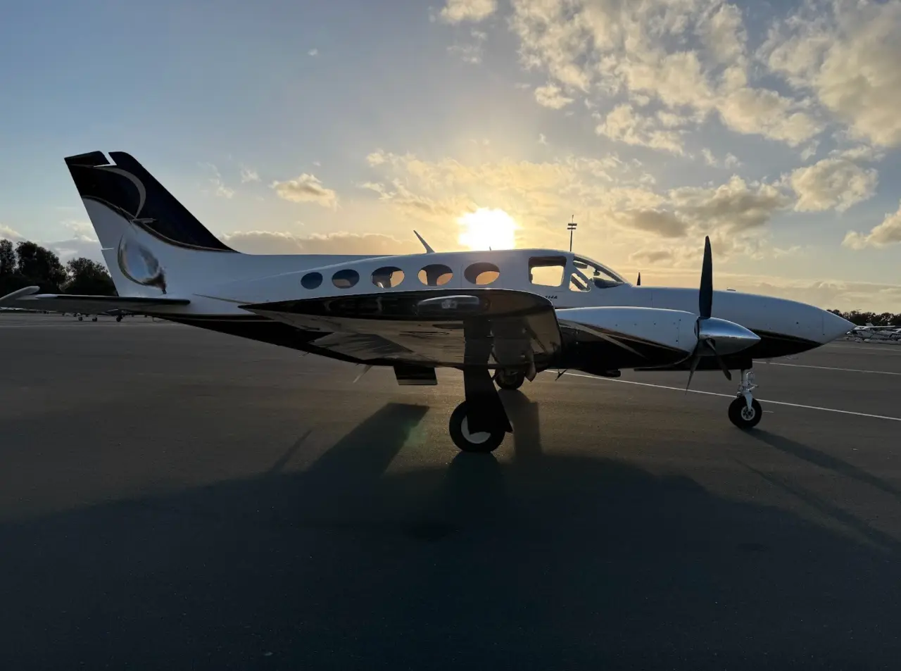 Cessna 414A N414WJ operated by Centurion Flight Services, Inc photo 2