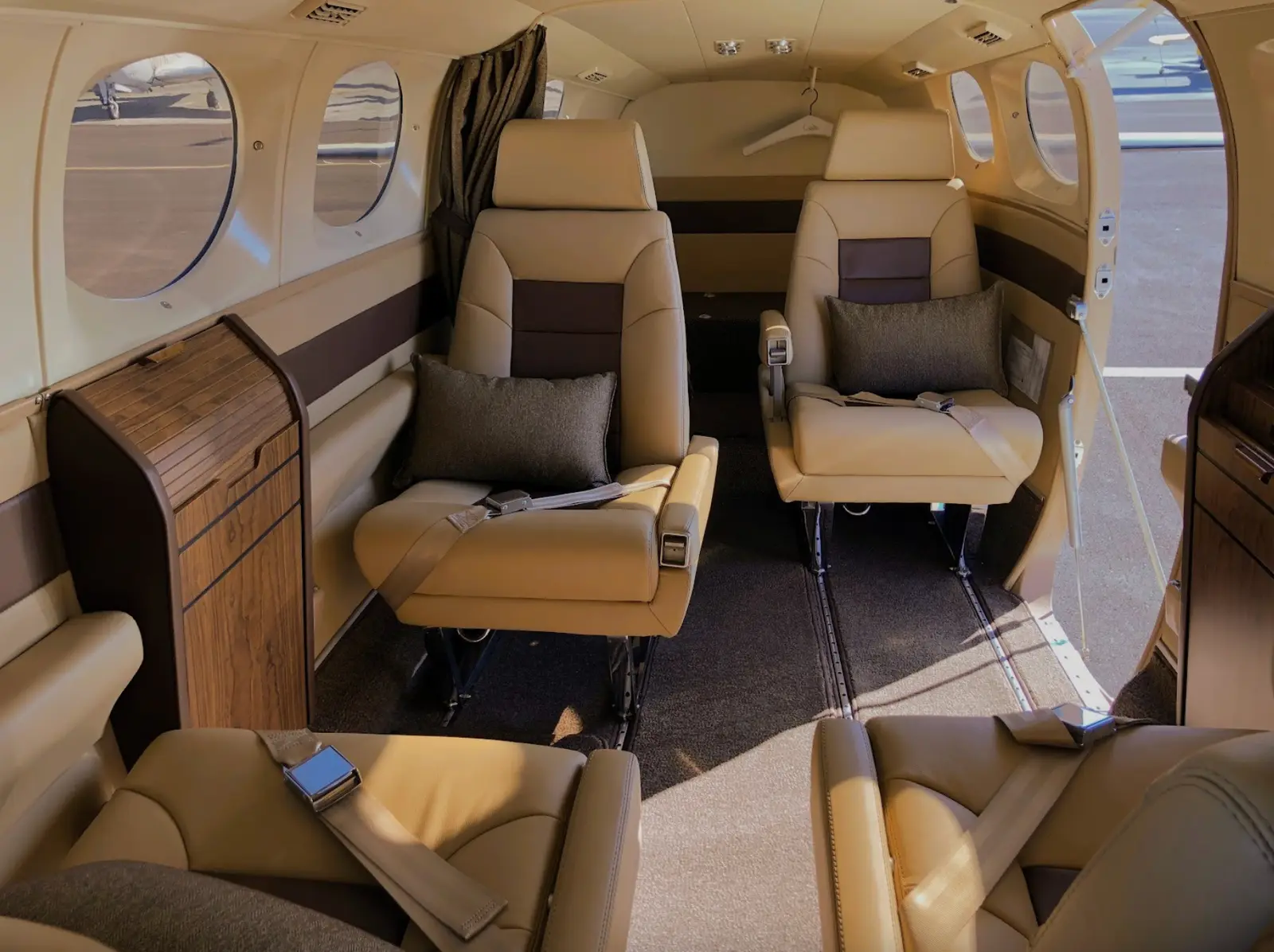 Cessna 414A N414WJ operated by Centurion Flight Services, Inc photo 3