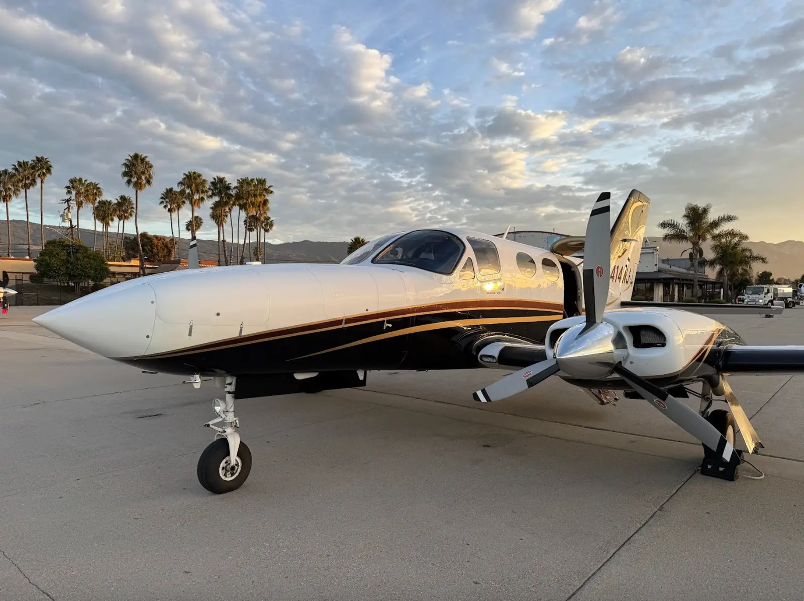 Cessna 414A N414WJ operated by Centurion Flight Services, Inc photo 4