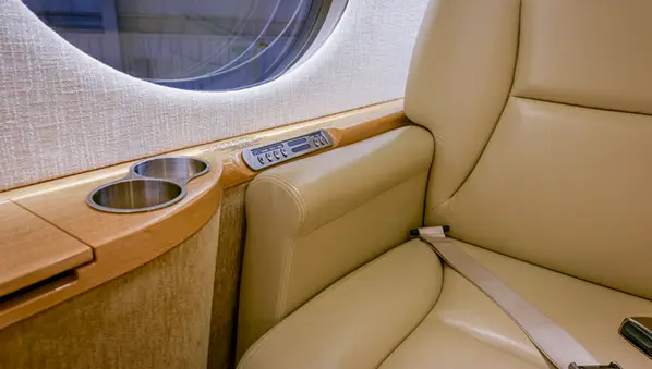 Gulfstream G550 N415B operated by Solairus Aviation photo 2