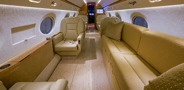 Gulfstream G550 N415B operated by Solairus Aviation photo 3