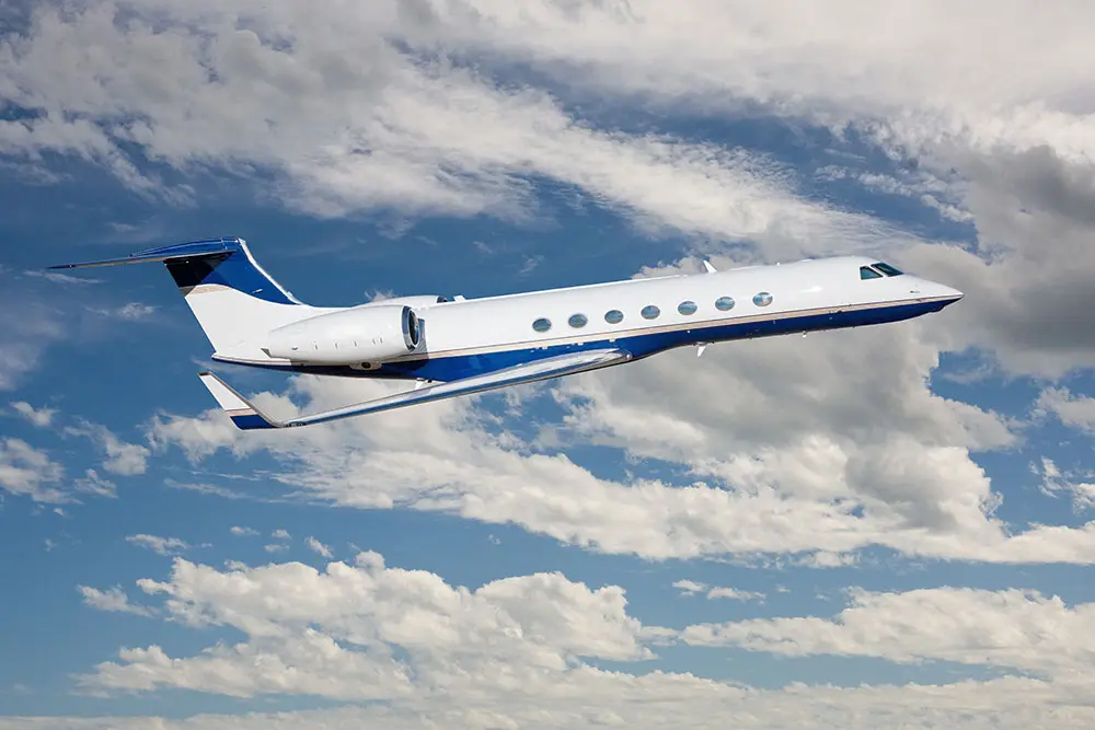 Gulfstream G550 N415B operated by Solairus Aviation photo 4