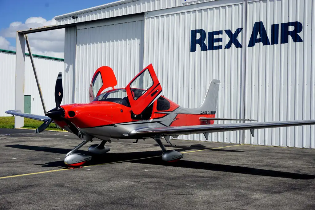 Cirrus SR22 N416CE operated by RexAir photo 2