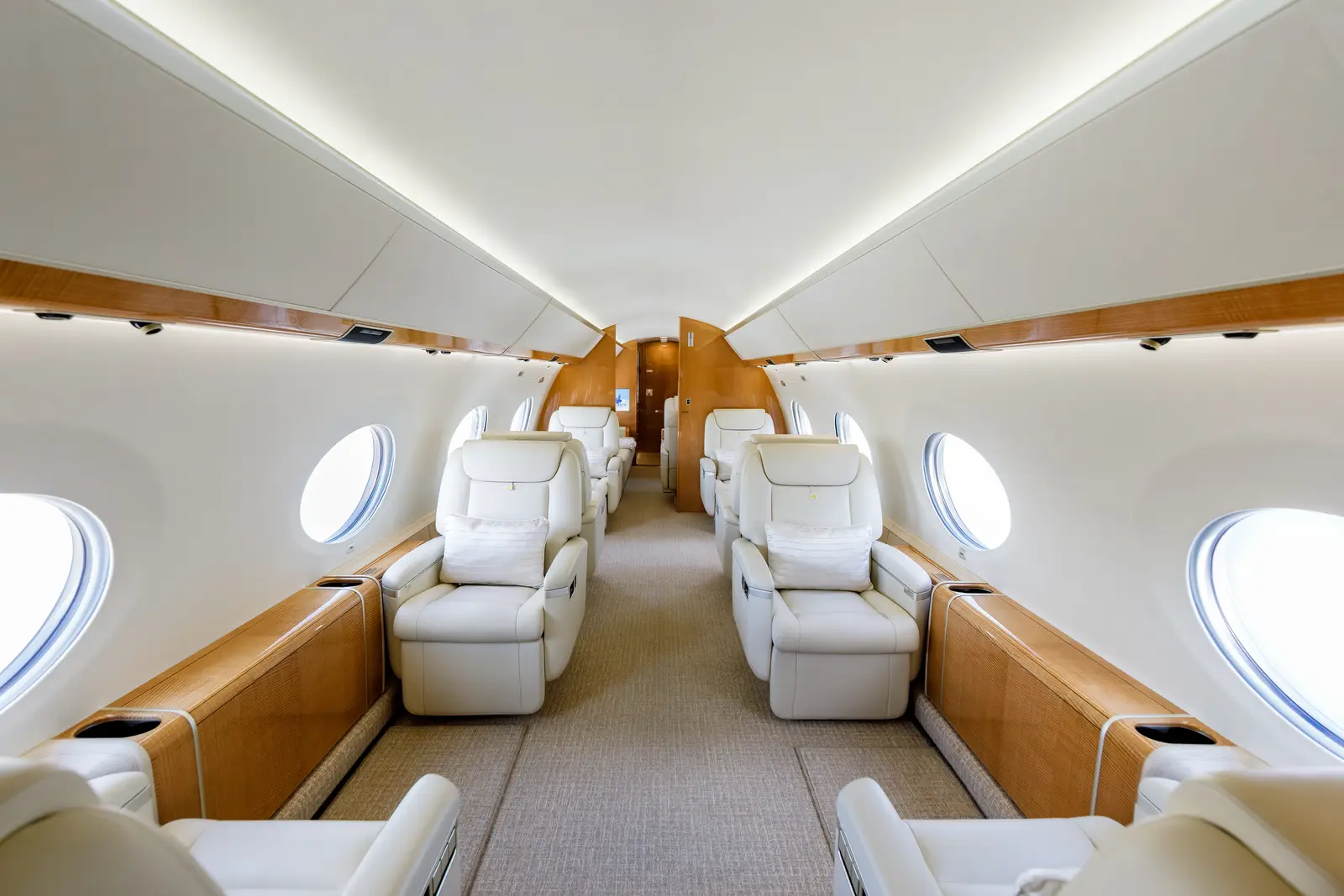 Gulfstream G650ER N416EL operated by Planet 9 Private Air ("P9PA") photo 2