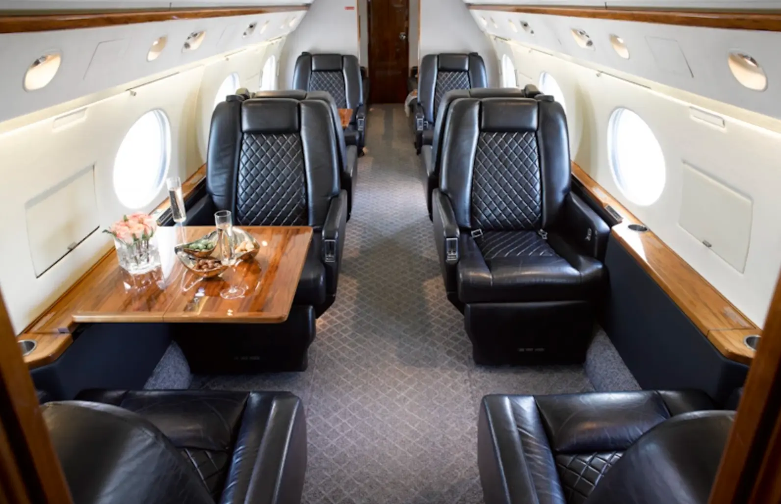 Gulfstream V N416RJ operated by Alerion Aviation photo 2