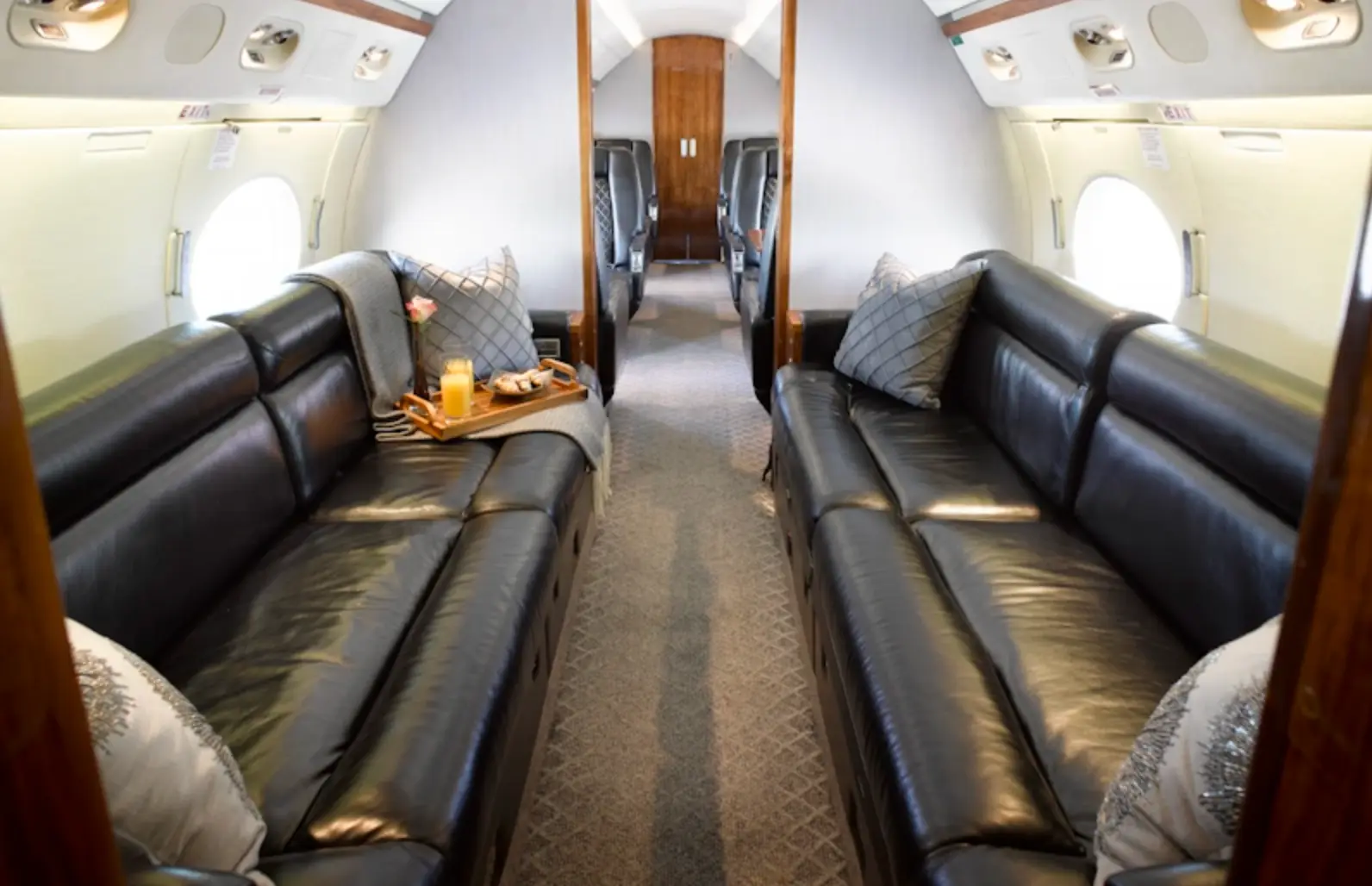 Gulfstream V N416RJ operated by Alerion Aviation photo 3
