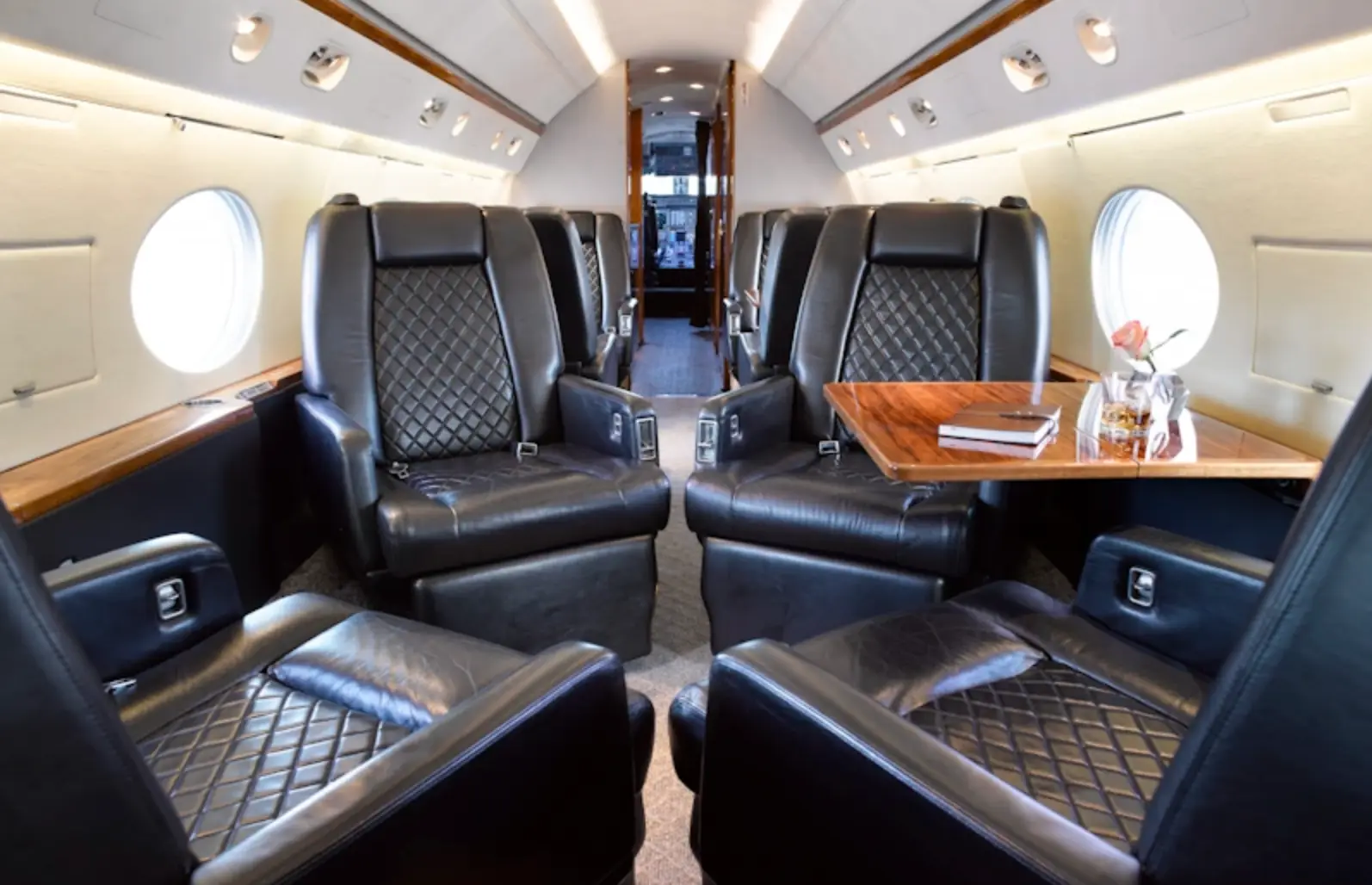 Gulfstream V N416RJ operated by Alerion Aviation photo 4