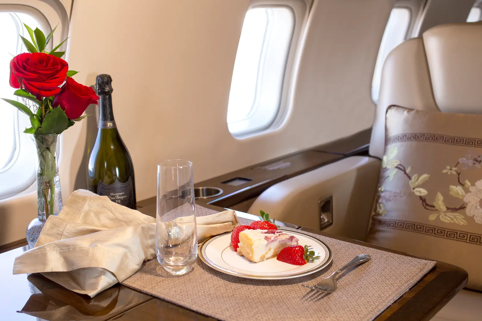 Bombardier Challenger 850 N417NL operated by Cirrus Aviation Services photo 2