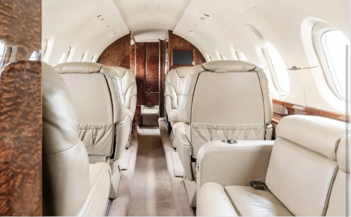 Beechcraft Hawker 800XP N417TM operated by Aircharters Worldwide, Inc. photo 3