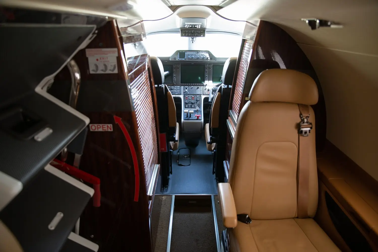 Embraer Phenom 300 N419MA operated by Maxair, LLC photo 5