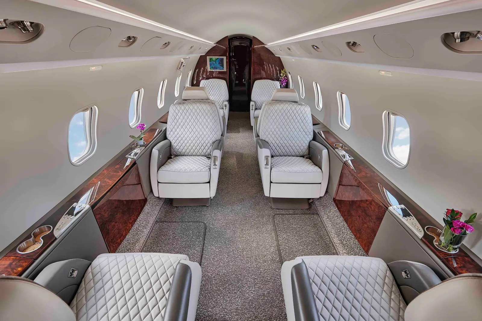 Bombardier Challenger 300 N41DP operated by Let's Jett, Inc photo 2