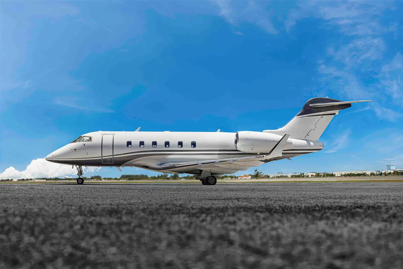 Bombardier Challenger 300 N41DP operated by Let's Jett, Inc photo 4