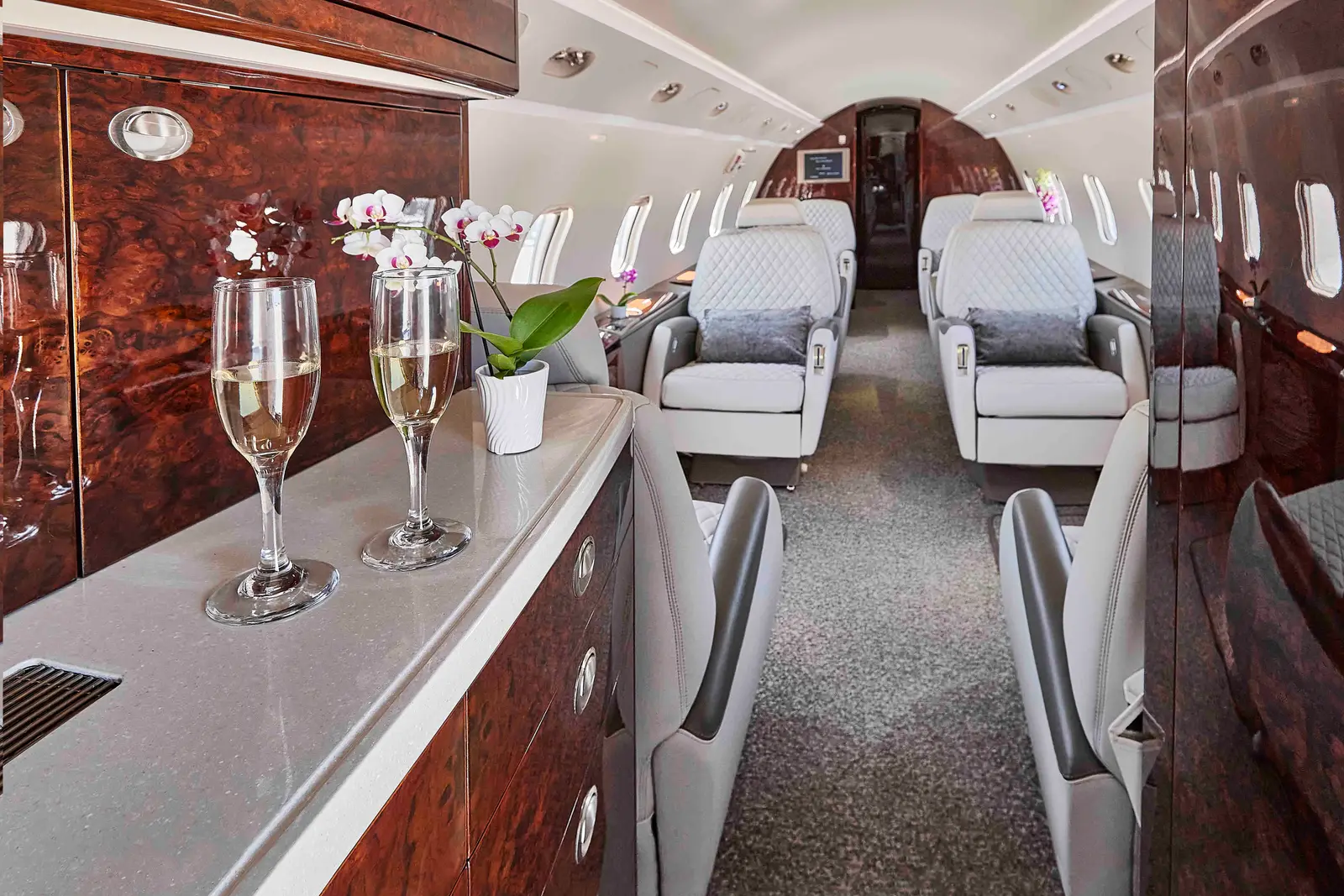 Bombardier Challenger 300 N41DP operated by Let's Jett, Inc photo 5
