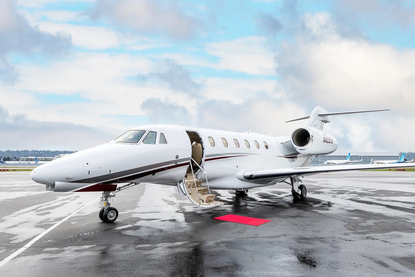 Cessna Citation X N420KM operated by Clay Lacy Aviation, Inc. photo 4