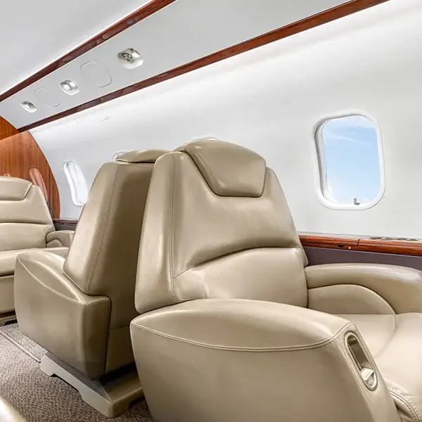 Bombardier Challenger 300 N422MP