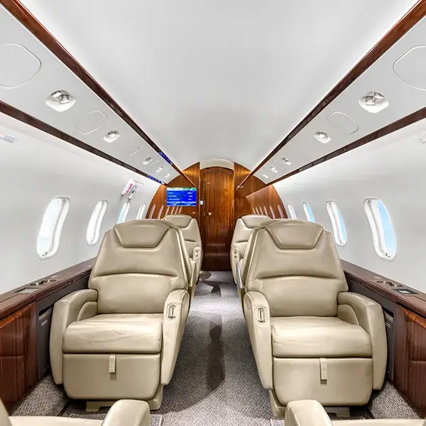 Bombardier Challenger 300 N422MP operated by Latitude 33 Aviation, LLC photo 2