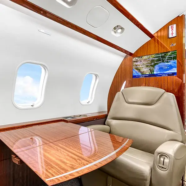 Bombardier Challenger 300 N422MP operated by Latitude 33 Aviation, LLC photo 3
