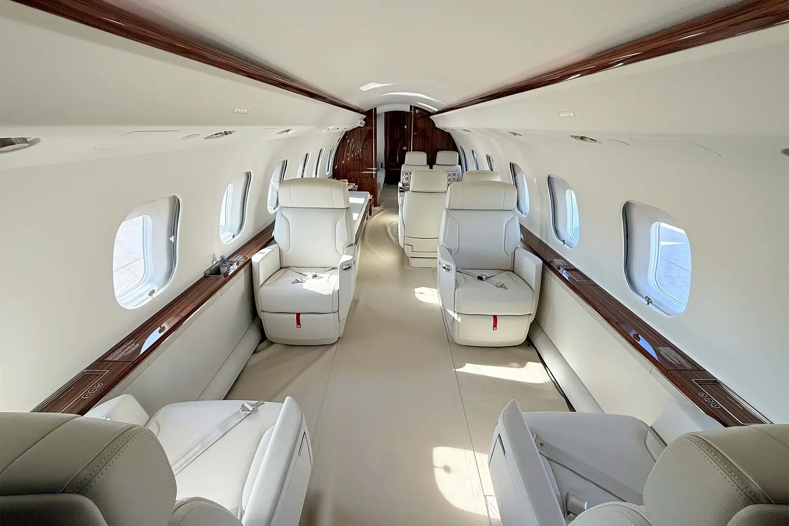 Bombardier Global 6500 N423JL operated by Fair Wind Air Charter photo 2