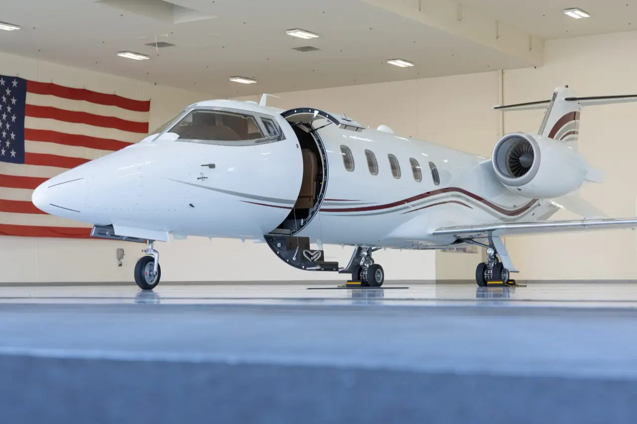 Bombardier Learjet 60XR N425GS operated by Thrive Aviation photo 2