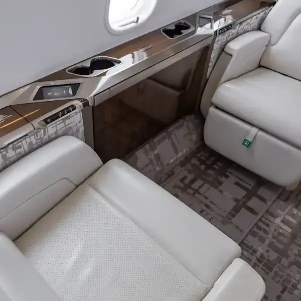 Bombardier Challenger 350 N429RM operated by Latitude 33 Aviation, LLC photo 4