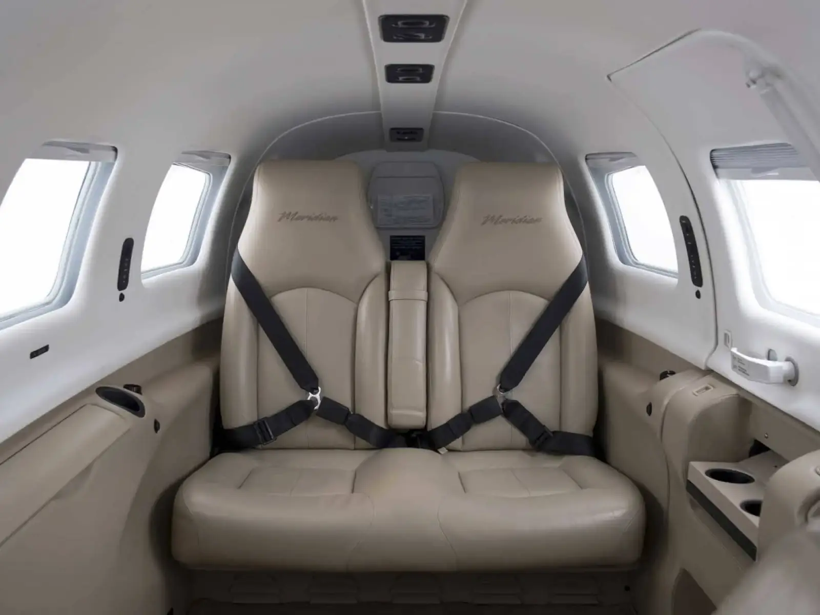 Piper PA-46-500TP Malibu Meridian N42BG operated by QuikCharter photo 3