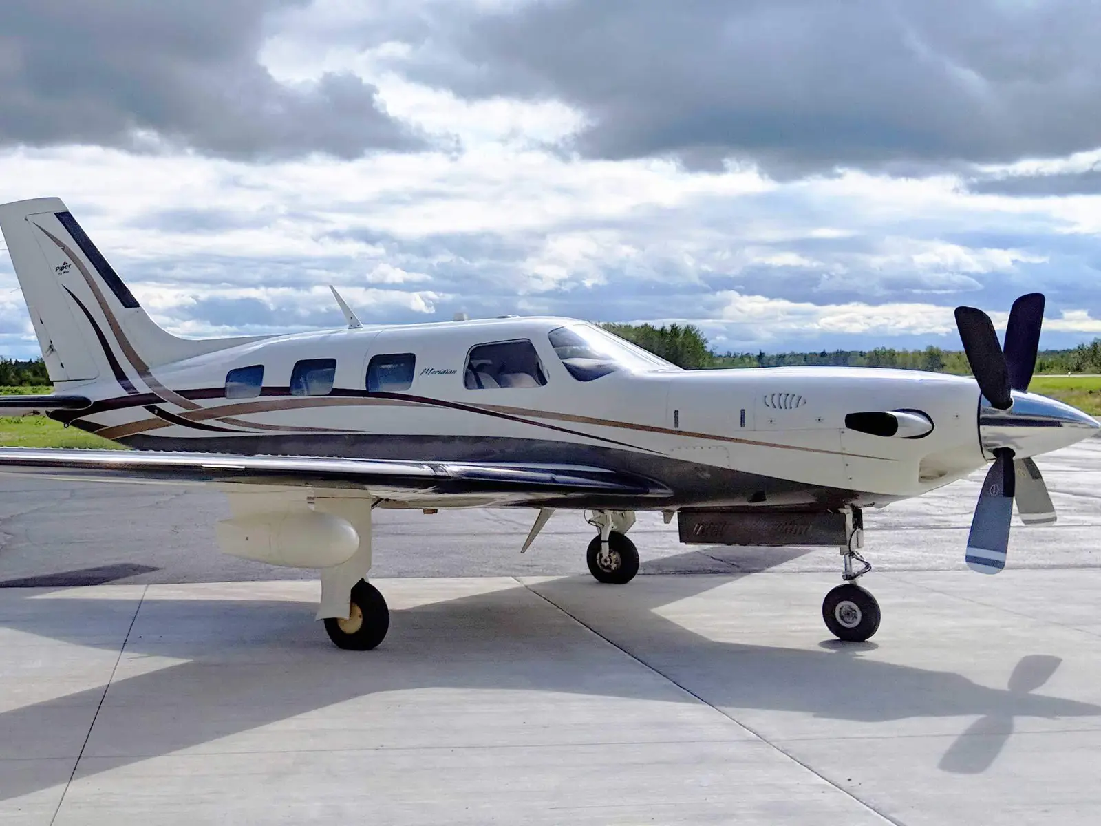 Piper PA-46-500TP Malibu Meridian N42BG operated by QuikCharter photo 4