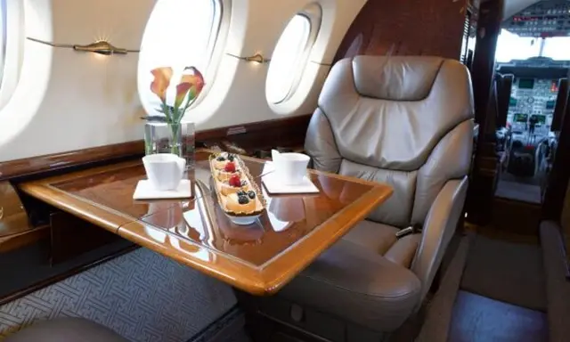 Beechcraft Hawker 800XP N42JJ operated by Privaira Private Aviation photo 2