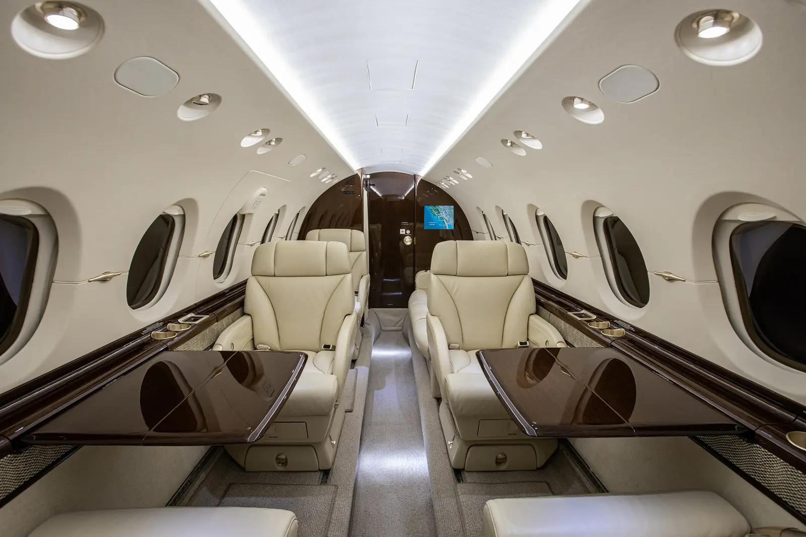 Beechcraft Hawker 900XP N431JD operated by SpiritJets, LLC photo 2