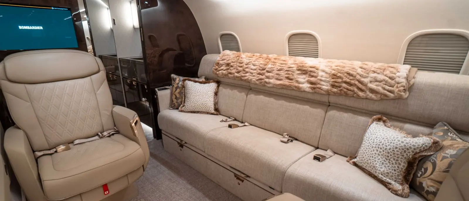 Bombardier Challenger 3500 N435FG operated by The Flightstar Corporation photo 2