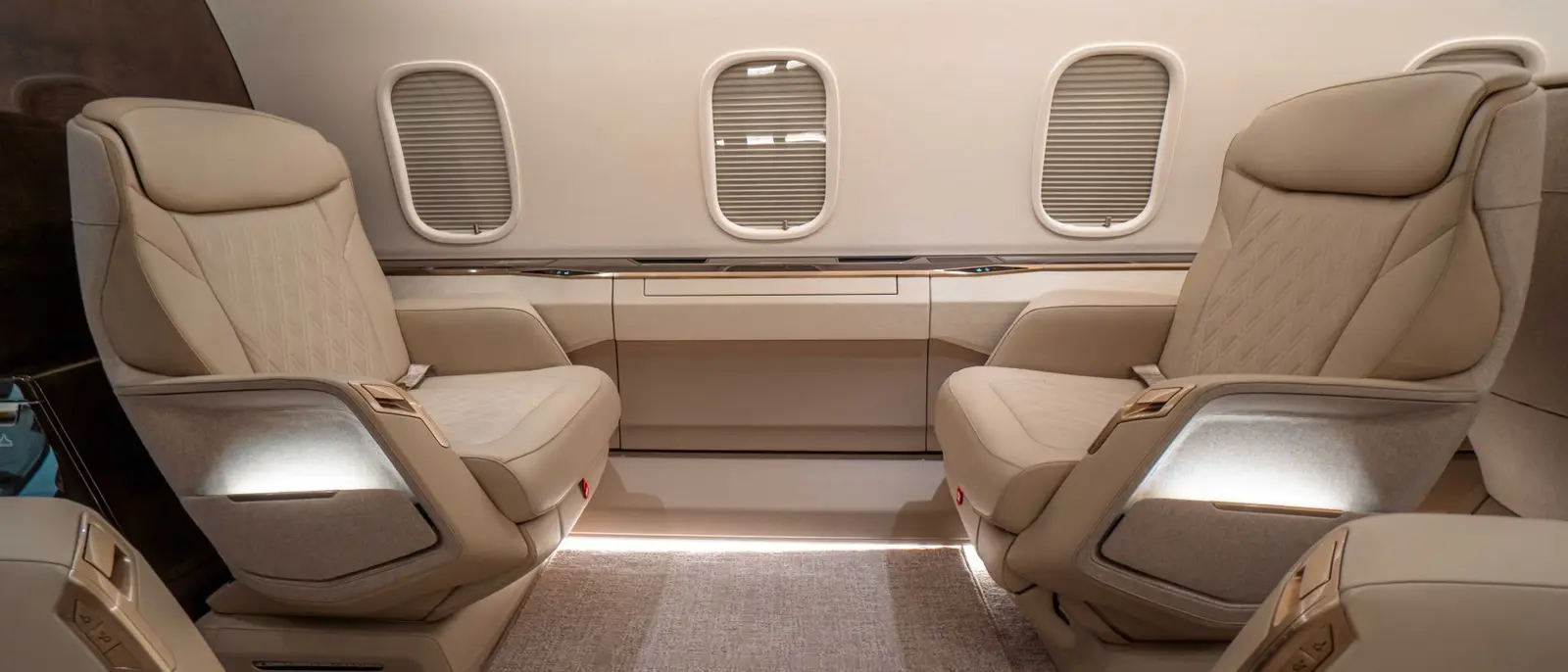 Bombardier Challenger 3500 N435FG operated by The Flightstar Corporation photo 3