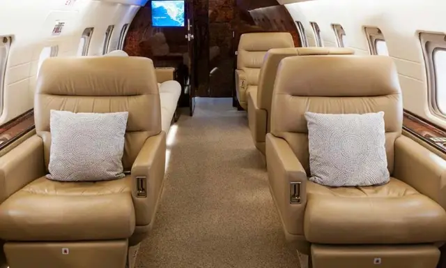 Bombardier Challenger 604 N438E operated by ACI Jet photo 2