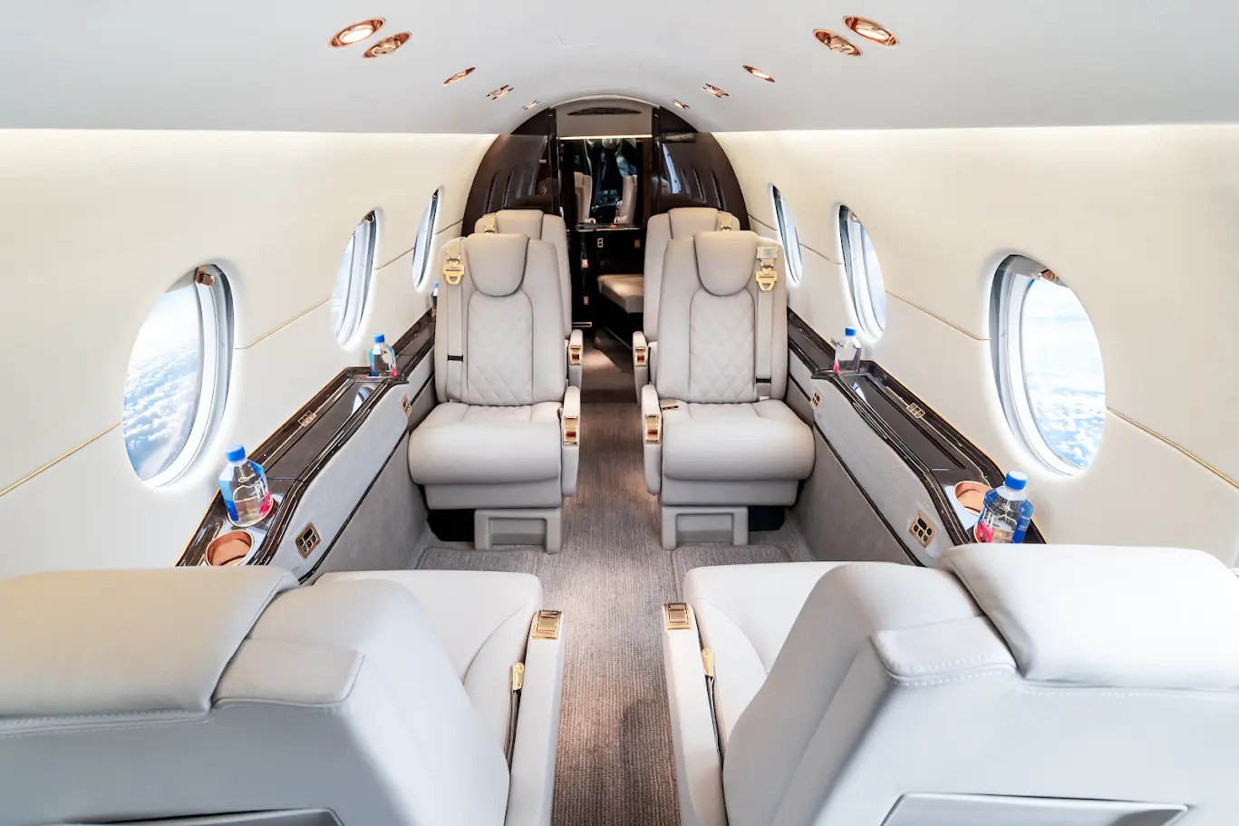 Beechcraft Hawker 400XP N43BD operated by Reynolds Jet Management photo 2