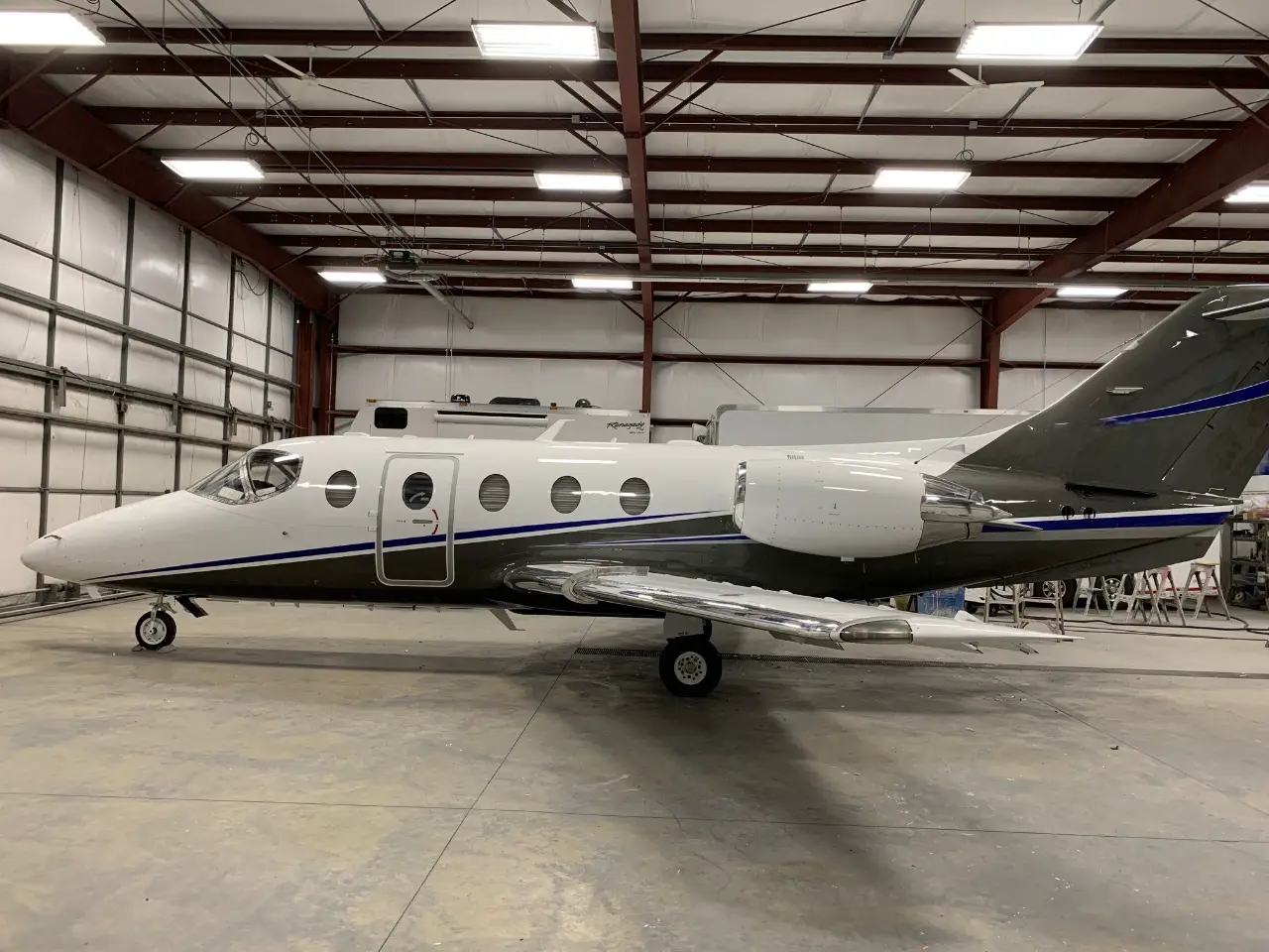 Beechcraft Hawker 400XP N43BD operated by Reynolds Jet Management photo 3