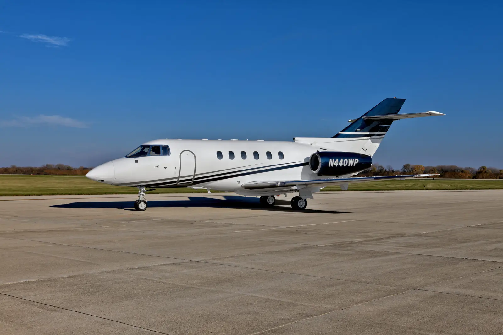 Beechcraft Hawker 800XP N440WP operated by AEM Aviation, KDPA, exterior