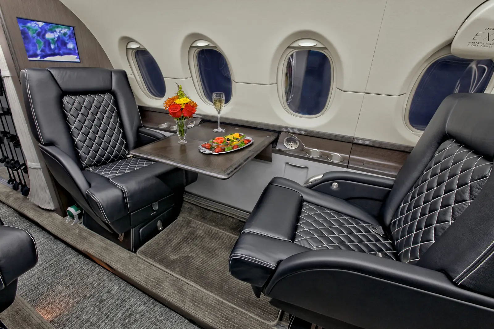 Beechcraft Hawker 800XP N440WP operated by AEM Aviation, KDPA photo 5