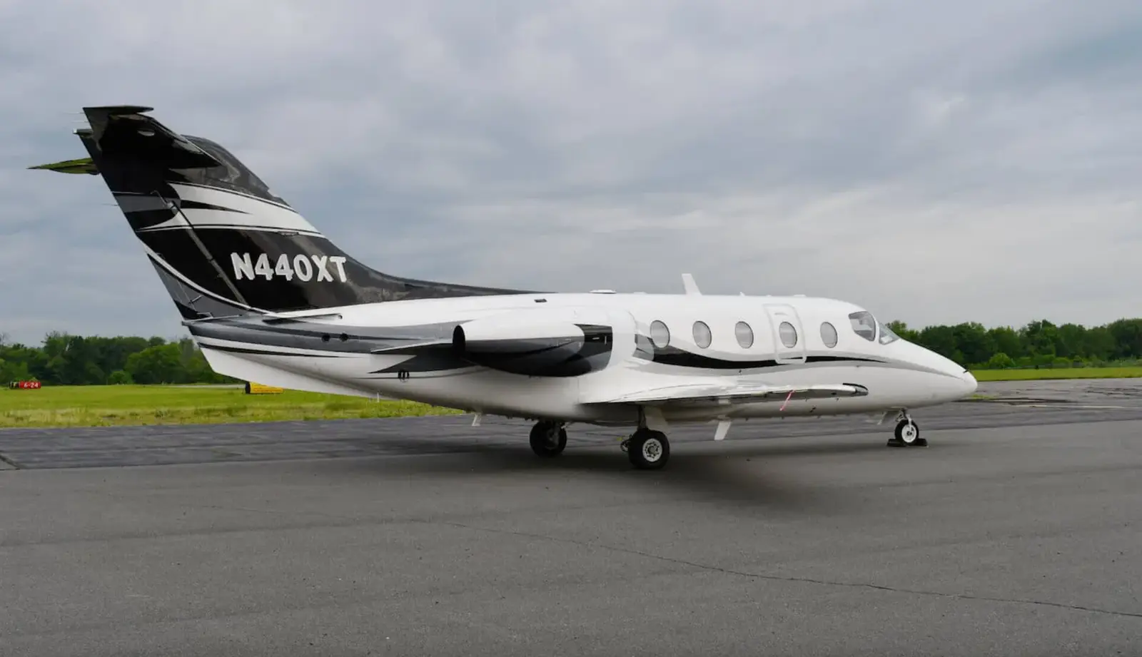 Nextant 400XT N440XT operated by Aviation Charters, exterior