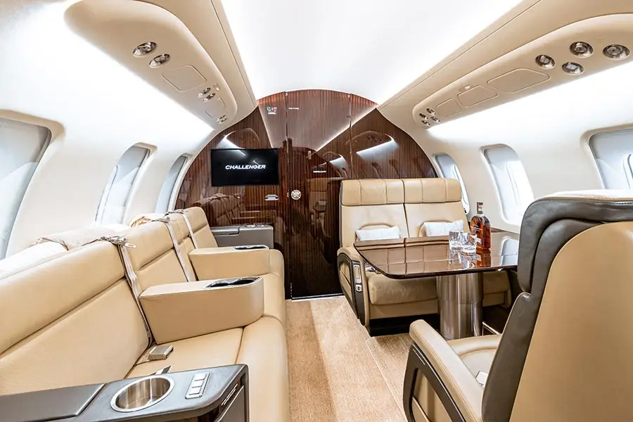 Bombardier Challenger 650 N442QC operated by NeaJets photo 3