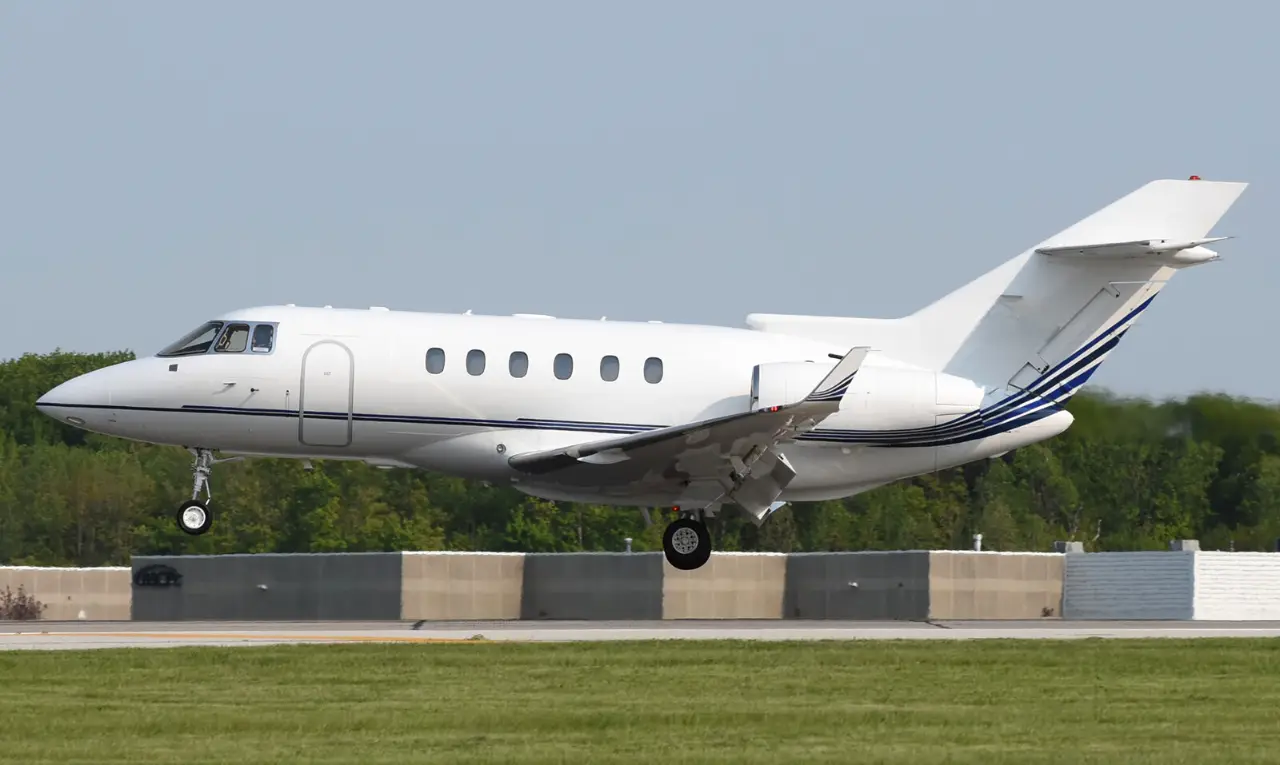 Beechcraft Hawker 850XP N444CX operated by Sky Quest, LLC photo 2