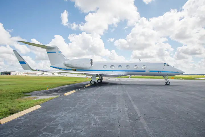 Gulfstream IV-SP N444QC operated by Fly Alliance photo 4