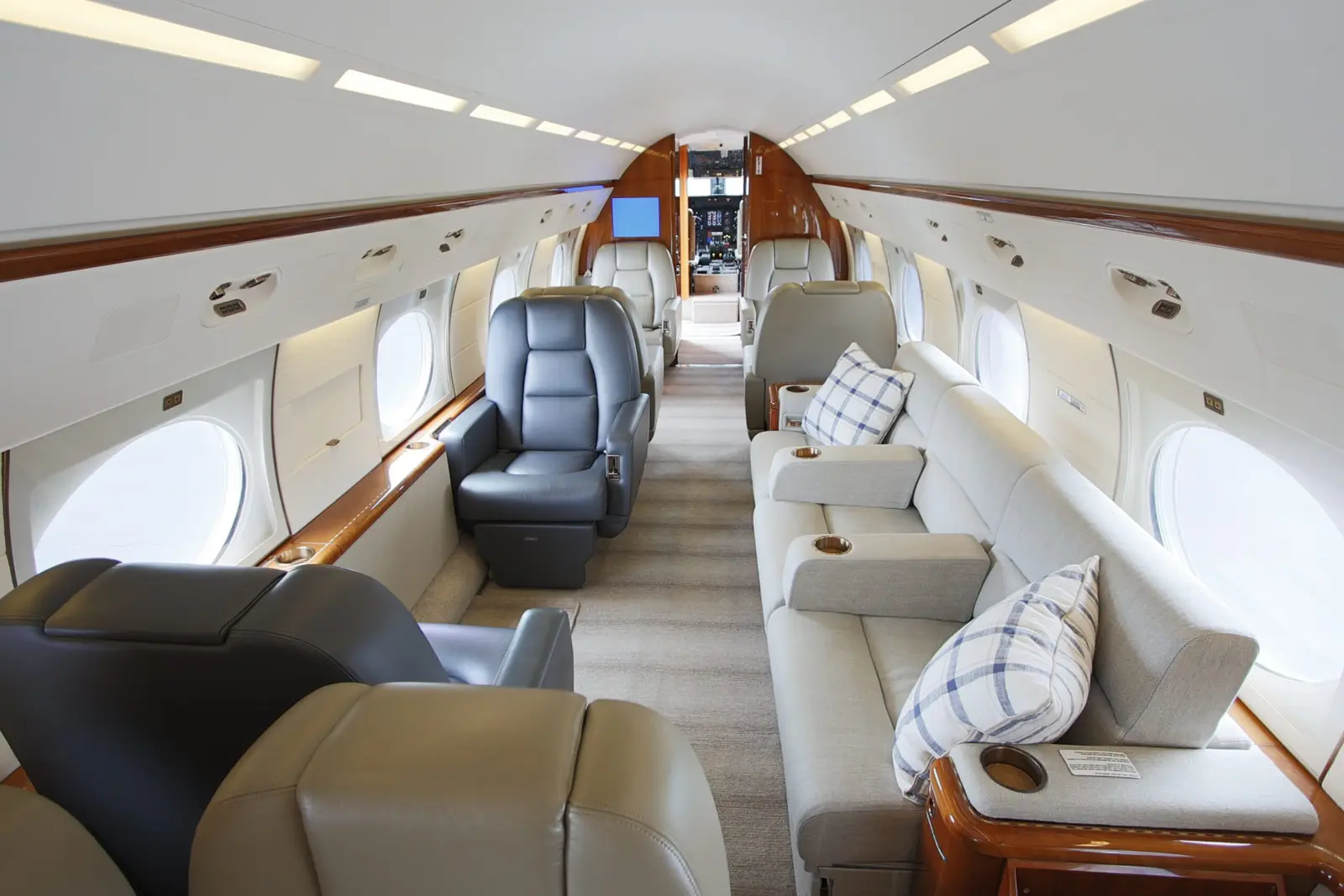 Gulfstream IV-SP N444QC operated by Fly Alliance photo 5
