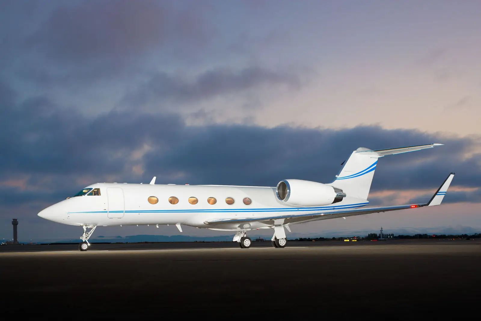 Gulfstream IV-SP N445MD operated by Clay Lacy Aviation, Inc., exterior