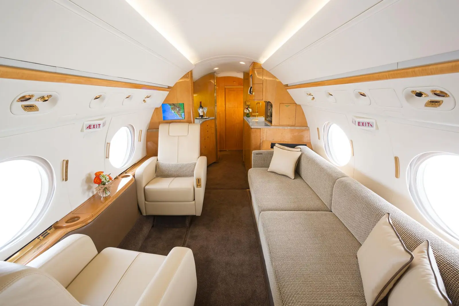 Gulfstream IV-SP N445MD operated by Clay Lacy Aviation, Inc. photo 2