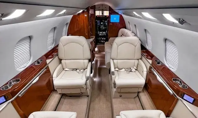Bombardier Learjet 60XR N447LA operated by Elevage Flight Travel, LLC photo 2