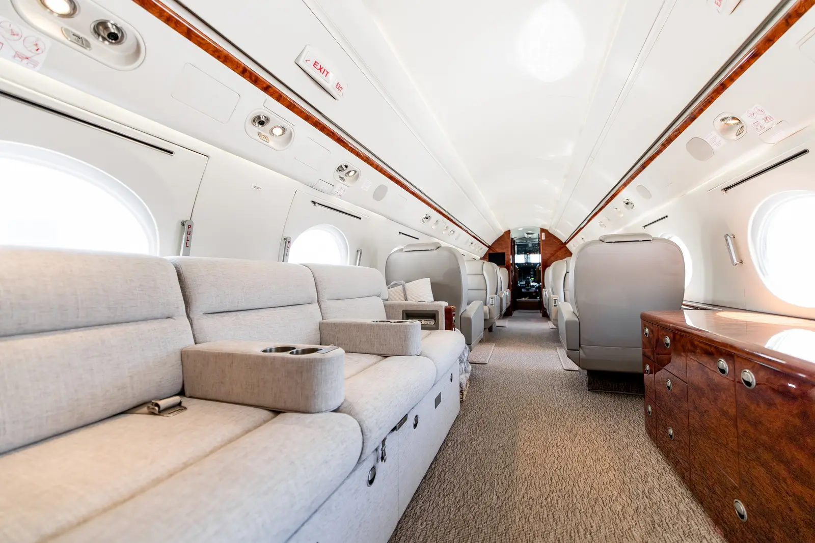 Gulfstream G300 N44GJ operated by Mira Vista Aviation, Inc. photo 5