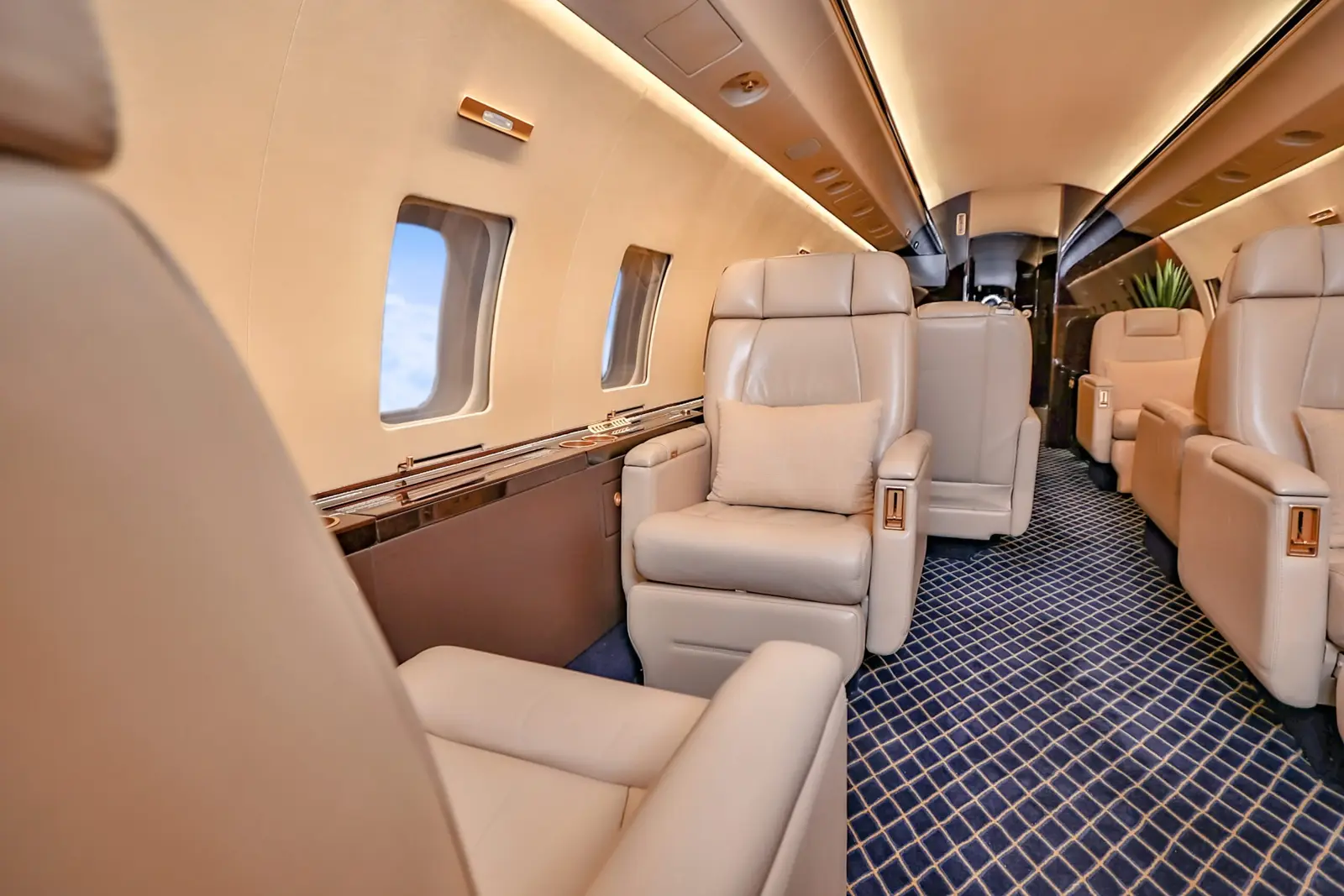 Bombardier Global Express N44WG operated by Fly Alliance photo 2