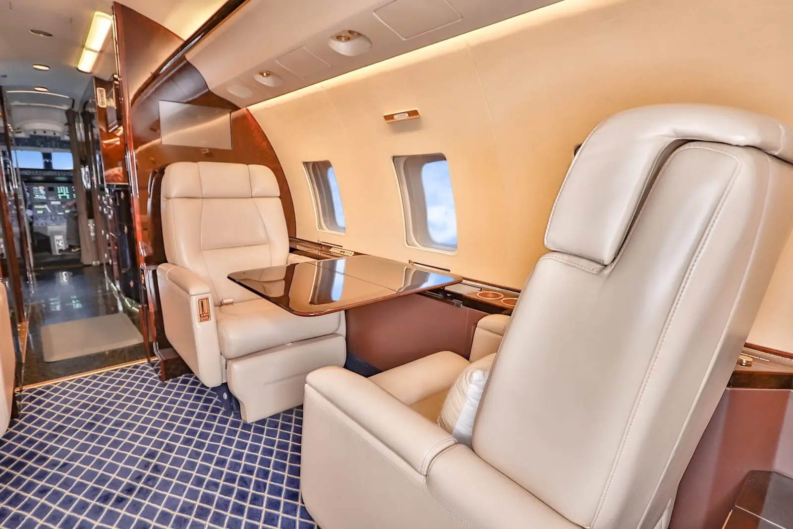 Bombardier Global Express N44WG operated by Fly Alliance photo 6