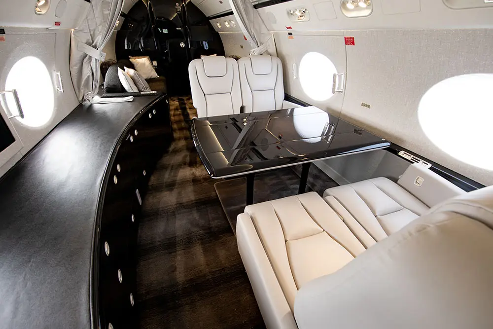 Gulfstream G450 N450AR operated by Cirrus Aviation Services photo 2