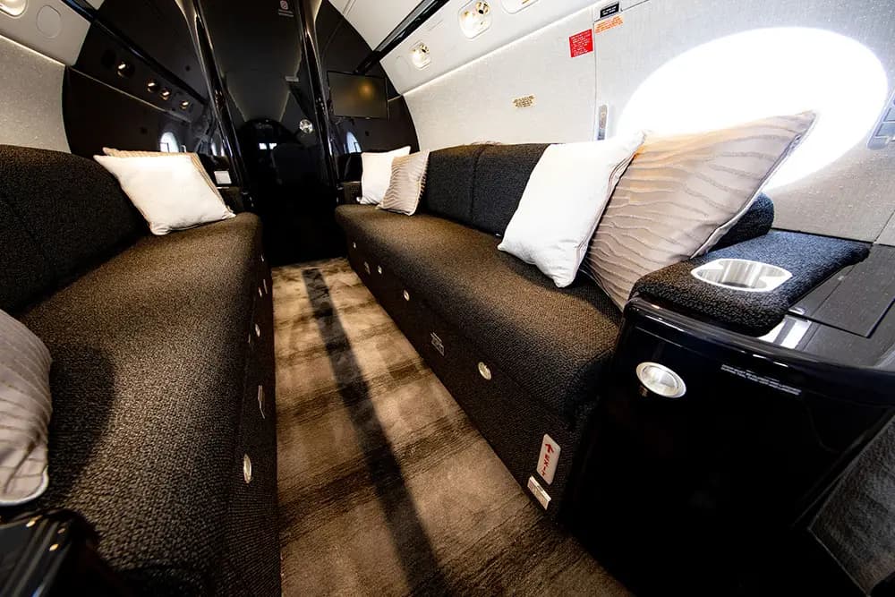 Gulfstream G450 N450AR operated by Cirrus Aviation Services photo 5