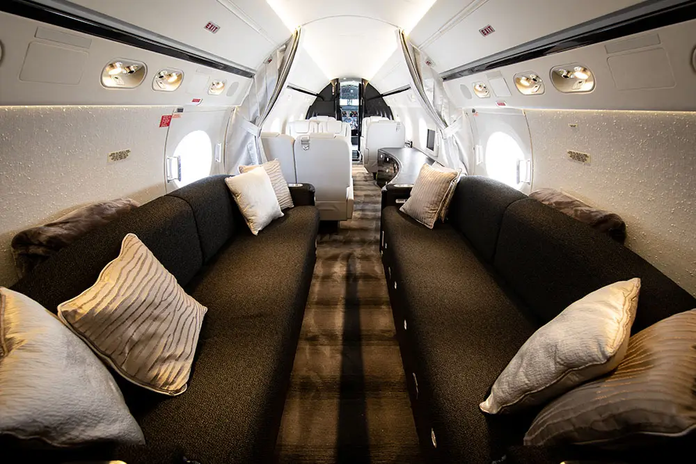 Gulfstream G450 N450AR operated by Cirrus Aviation Services photo 6
