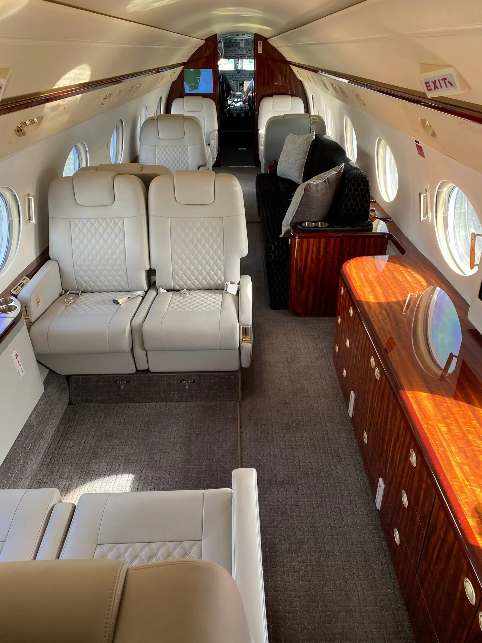 Gulfstream G450 N450BG operated by STAJets, KSNA, exterior